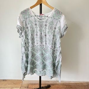 Johnny was sz large embroidered top